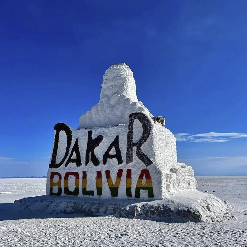 Uyuni salt flats_salt monument (1)